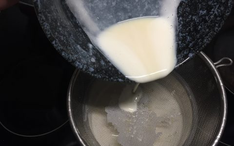 Pour milk